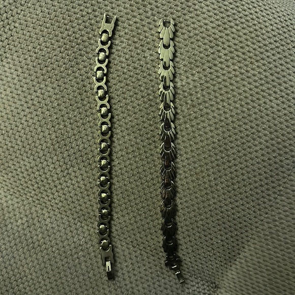 Silver bracelets - Picture 1 of 1